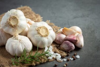 Benefits Of Eating Raw Garlic, Eating Raw Garlic