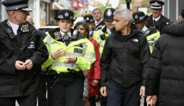 London Officials Rally Mobile Industry to Curb Phone